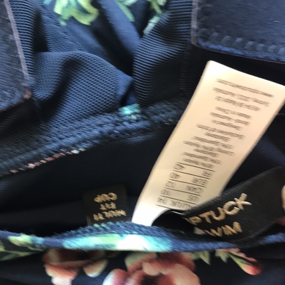 Nwt beautiful swim top, multi fit cup; quality - Picture 4 of 6